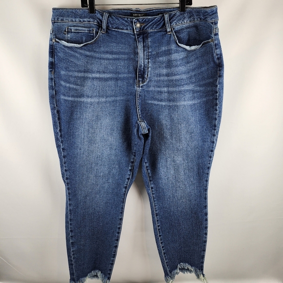 Judy Blue Hi Waist Skinny Fit Frayed Sharkbite Hem Blue Jean JB8842 Plus 24W - Picture 2 of 12